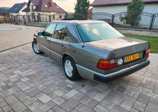 Mercedes-Benz Klasa E cena 23900 przebieg: 297000, rok produkcji 1989 z Rakoniewice małe 154